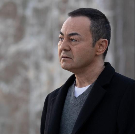Serdar Ortaç Sevenlerini Endişelendirdi Yürümekte Zorlanınca Tekerlekli Sandalye Kullanmaya Başladı