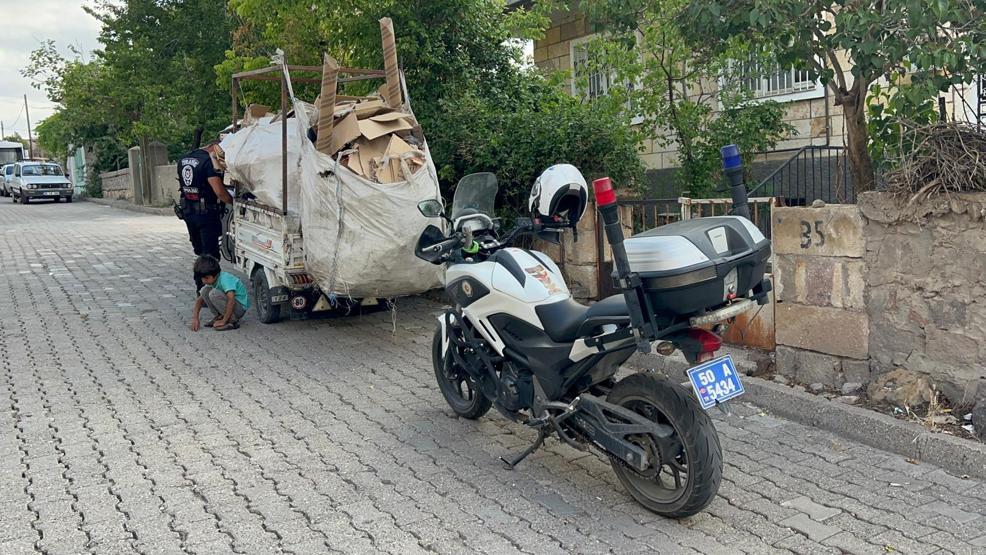 Denetimden kaçarken yakalandı, namaza durdu