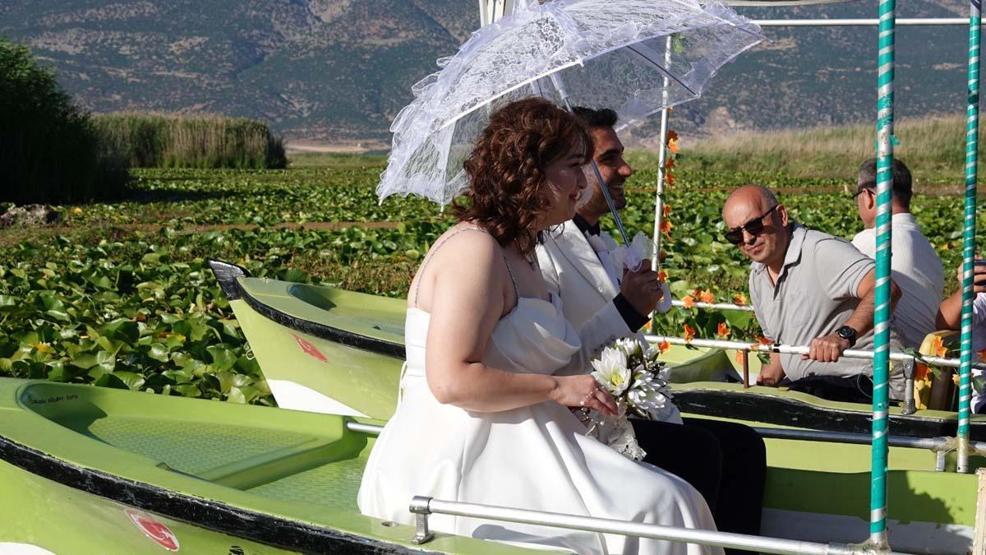 Işıklı Gölünde Bir İlk Nilüferler Arasında Mutluluğa Evet Dediler
