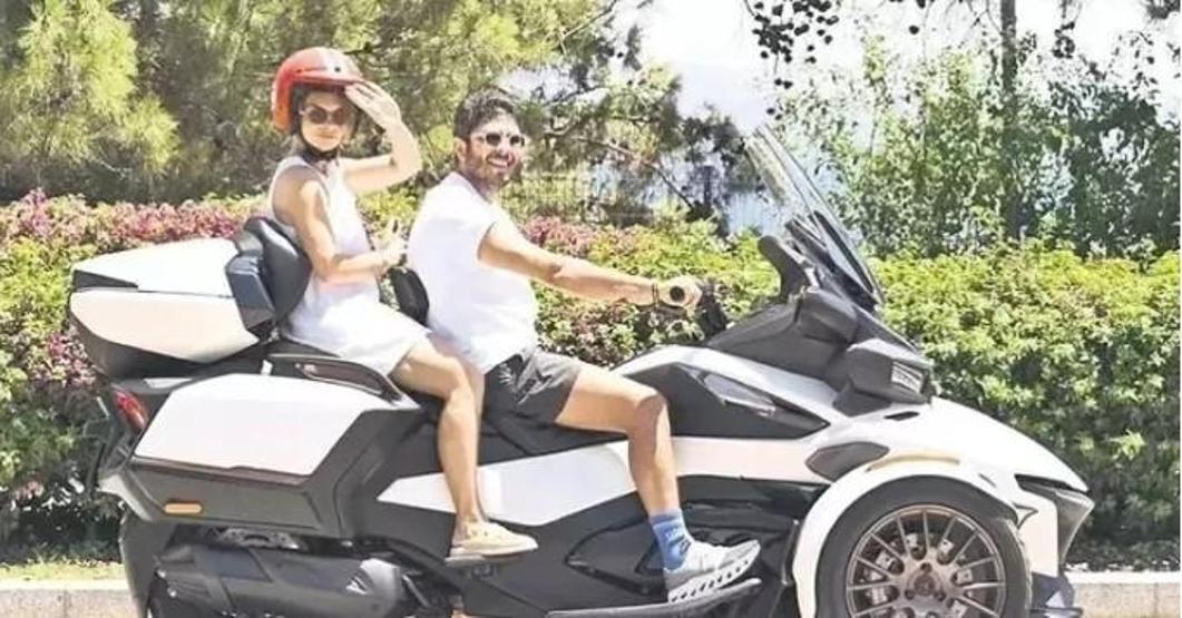Pelin Karahan ve Bedri Güntayın Bodrumdaki Milyonluk Keyfi Lüks Araçları Görenleri Hayran Bıraktı