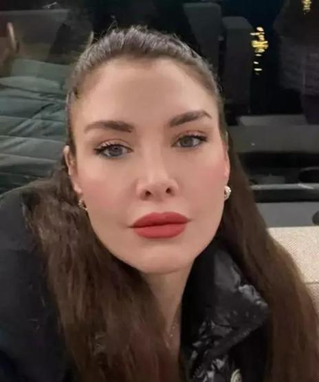 Nefise Karatay’ın Tekne Pozları Sanal Medyayı Salladı