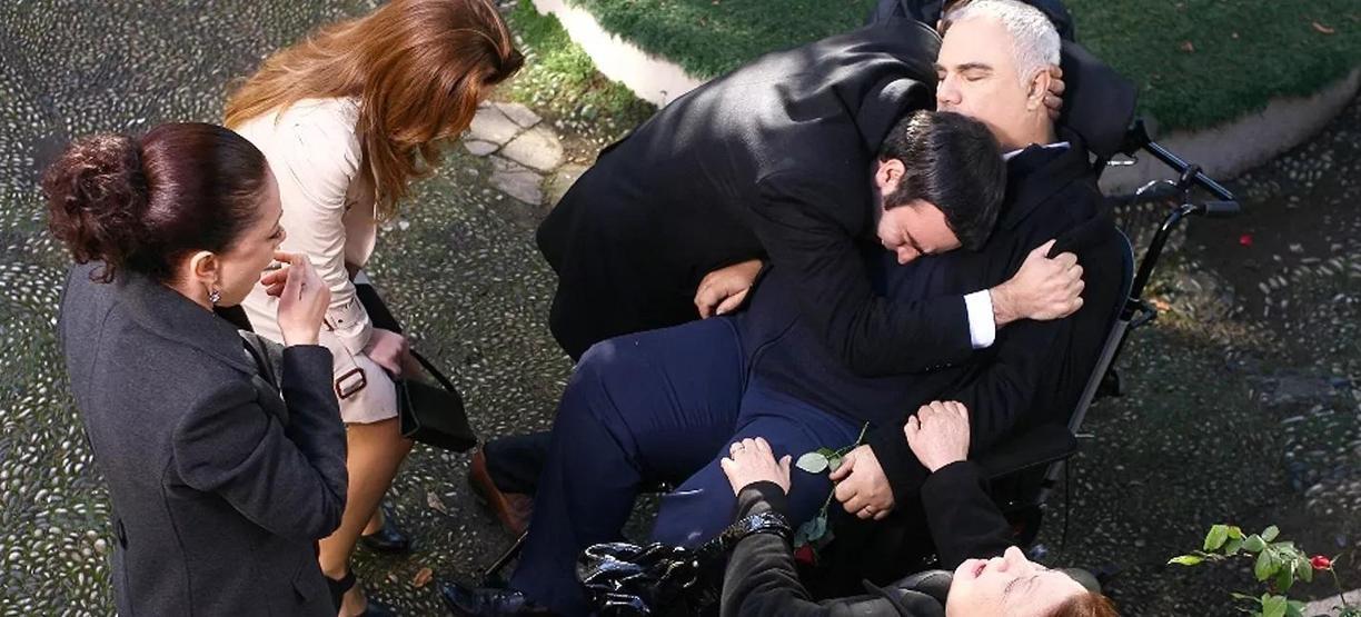 SOSYAL MEDYADA ORTAYA ÇIKTI Yaprak Dökümündeki efsane köşkün son hali şoke etti