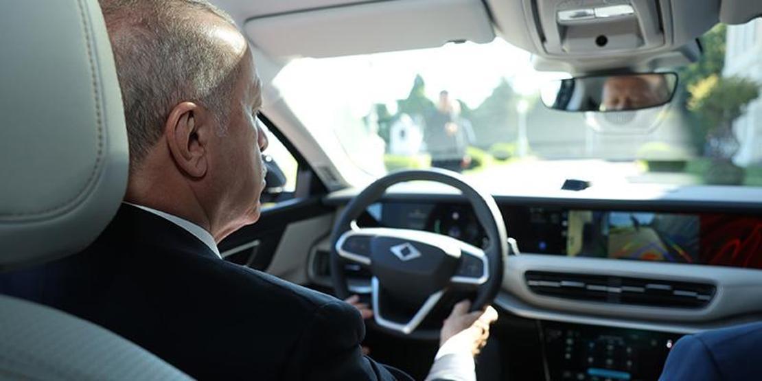 Cumhurbaşkanı Erdoğan, direksiyon başına geçti Toggun yeni modeli T10Fyi test etti