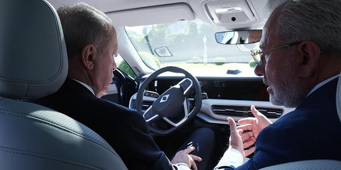 Cumhurbaşkanı Erdoğan, direksiyon başına geçti Toggun yeni modeli T10Fyi test etti