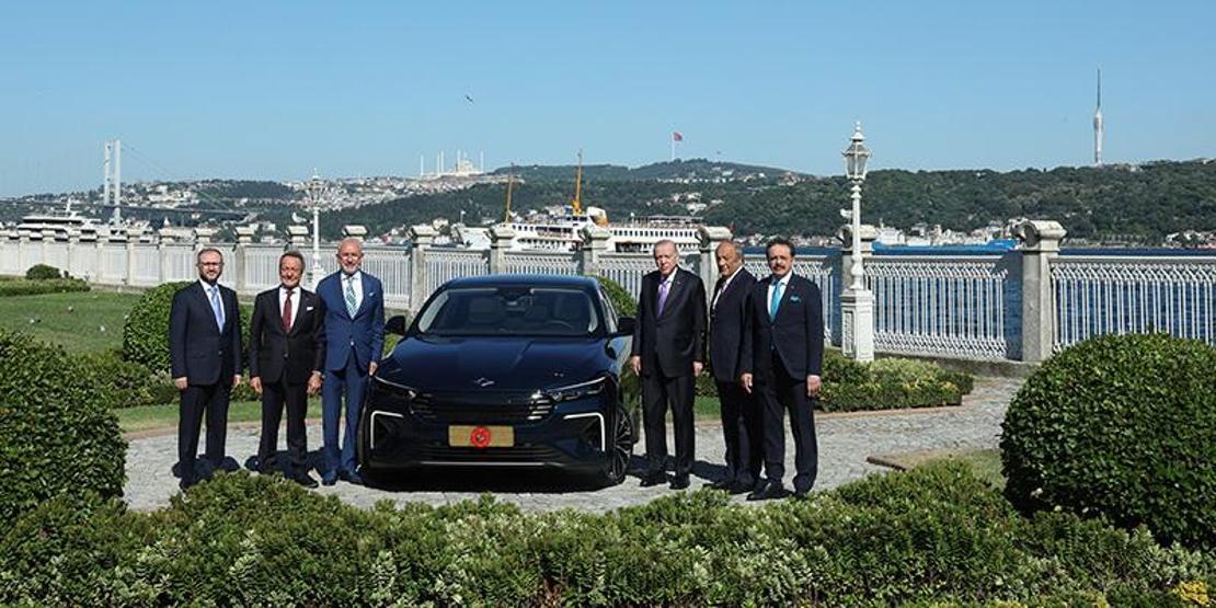 Cumhurbaşkanı Erdoğan, direksiyon başına geçti Toggun yeni modeli T10Fyi test etti