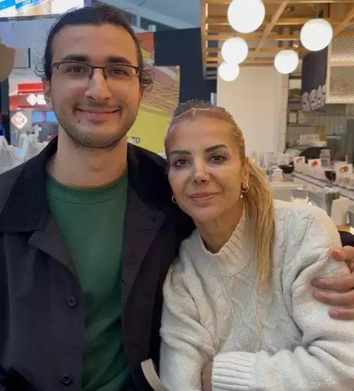 Tanyelinin büyük oğlu Taylan, kardeşi Teomanın doğum gününü annesinin fotoğrafıyla kutladı: HEP YANINDA OLACAĞIM
