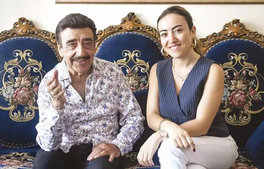 64 Yıldır Zirvedeyim Tek Bir Arabeskçi Var O da Benim Hakkı Bulut Evinin Kapılarını Açtı, İçini Döktü