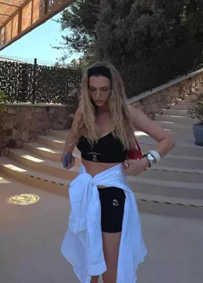 Aile Boyu Tatil Yasemin Şefkatli Ve İdo Tatlıses İkizleriyle Tatilin Tadını Çıkardı
