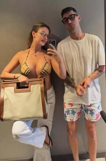 Aile Boyu Tatil Yasemin Şefkatli Ve İdo Tatlıses İkizleriyle Tatilin Tadını Çıkardı
