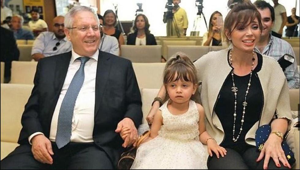 Gonca Yıldırım, Eşi Aziz Yıldırım ve Kızı Yaz ile Aile Fotoğrafını Paylaştı