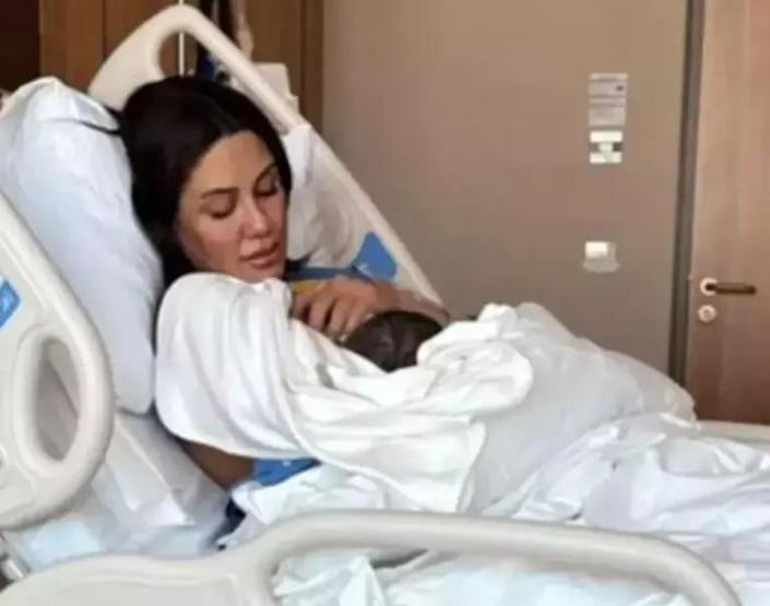 Survivor Fenomeni Sahra Işık, Bebeği Pamir ile Yeni Fotoğrafını Paylaştı: Duygusal Mesajı Dikkat Çekti