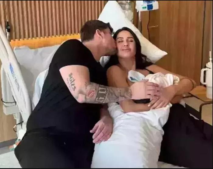 Survivor Fenomeni Sahra Işık, Bebeği Pamir ile Yeni Fotoğrafını Paylaştı: Duygusal Mesajı Dikkat Çekti