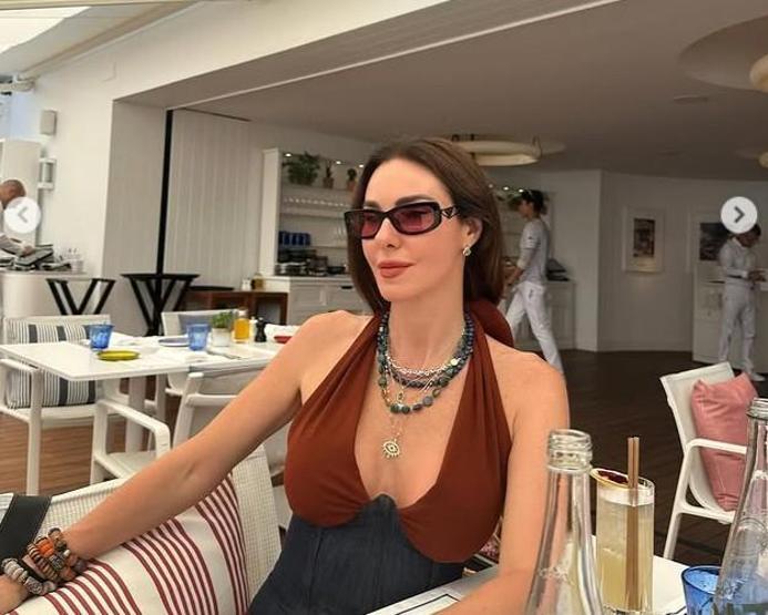 Defne Samyeli, 53 Yaşında Gençlere Taş Çıkartıyor Son Paylaşımlarıyla Instagram’ı Salladı
