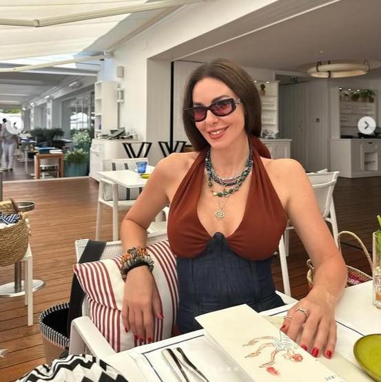 Defne Samyeli, 53 Yaşında Gençlere Taş Çıkartıyor Son Paylaşımlarıyla Instagram’ı Salladı