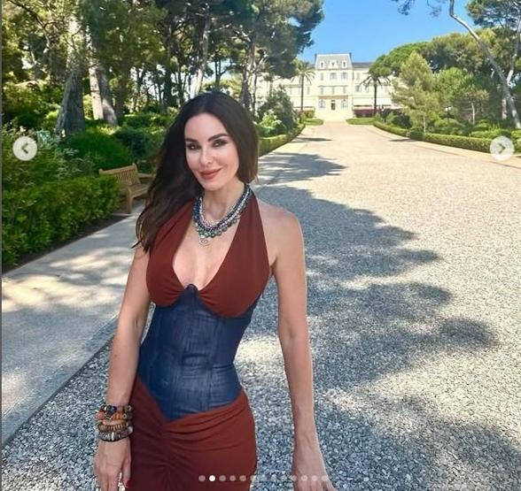 Defne Samyeli, 53 Yaşında Gençlere Taş Çıkartıyor Son Paylaşımlarıyla Instagram’ı Salladı