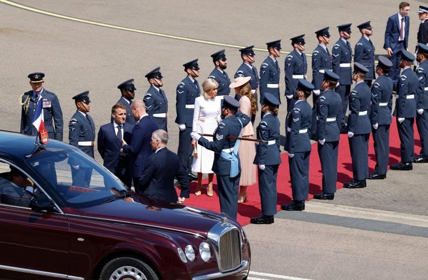 Asya’da ‘Tokat’, İngiltere’de Soğukluk Yine Uçak Görüntüleri Konuşuldu: Brigitte Macron Kameraların Odağında…
