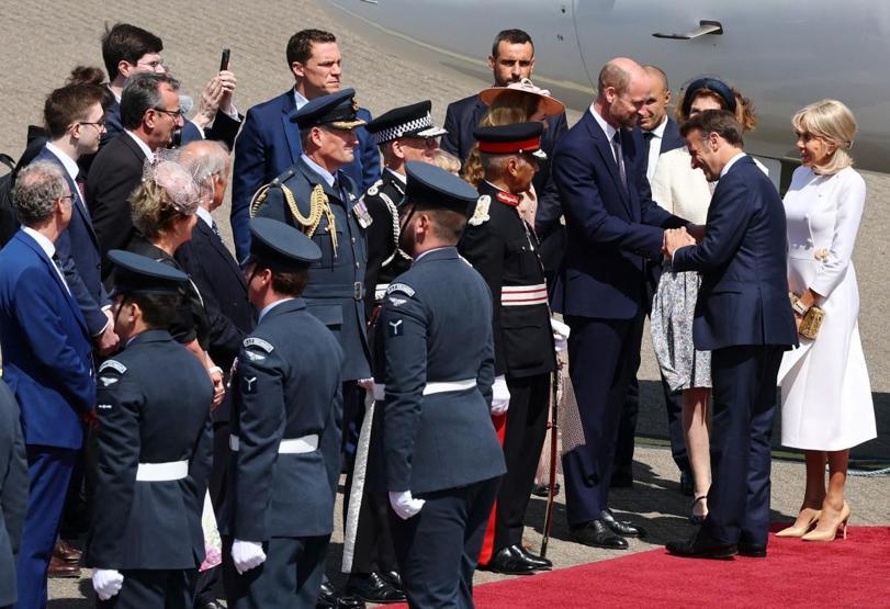 Asya’da ‘Tokat’, İngiltere’de Soğukluk Yine Uçak Görüntüleri Konuşuldu: Brigitte Macron Kameraların Odağında…