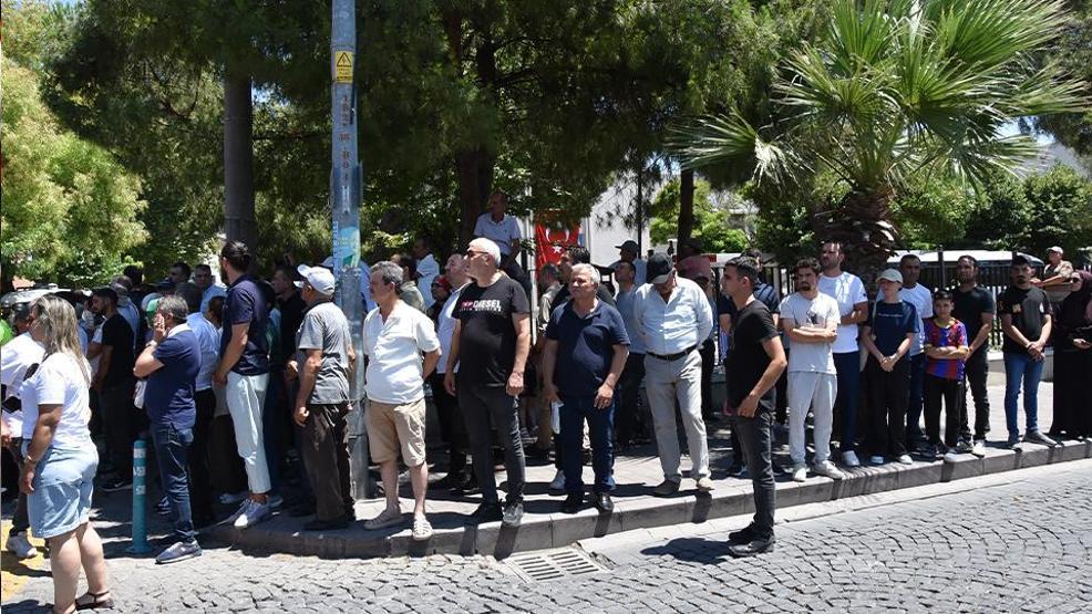 Yürekleri parçalayan an: Minik Denizin şehit babasına son bakışı
