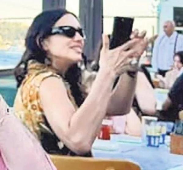 Irina Shayk, İstanbul’a Hayran Kaldı: Boğaz’da Kebap Keyfi