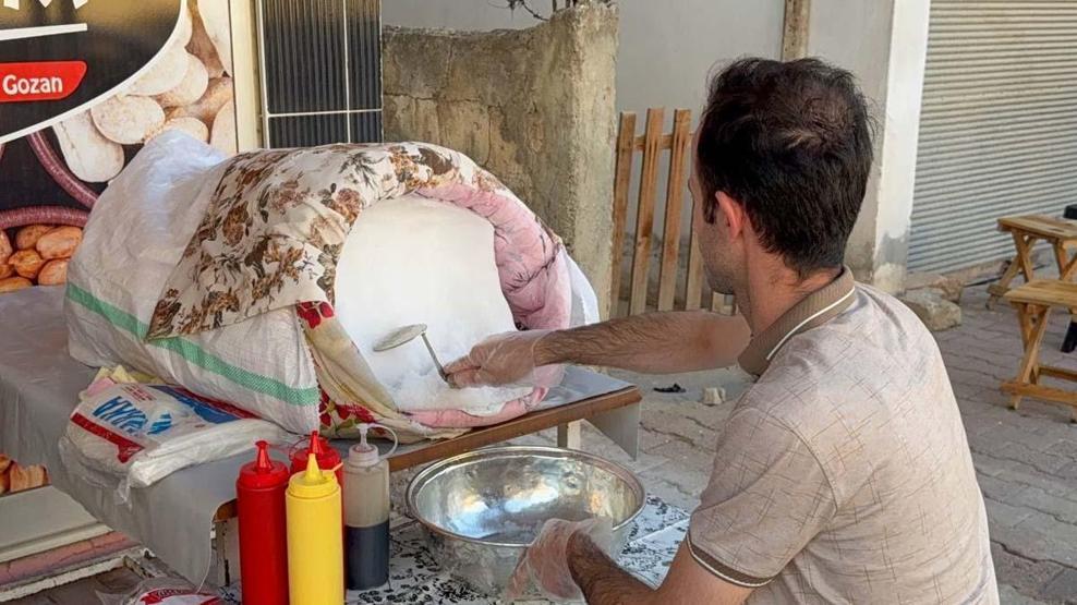 Dağdan kar getirip tatlandırdı, tabağını 50 TLden satmaya başladı