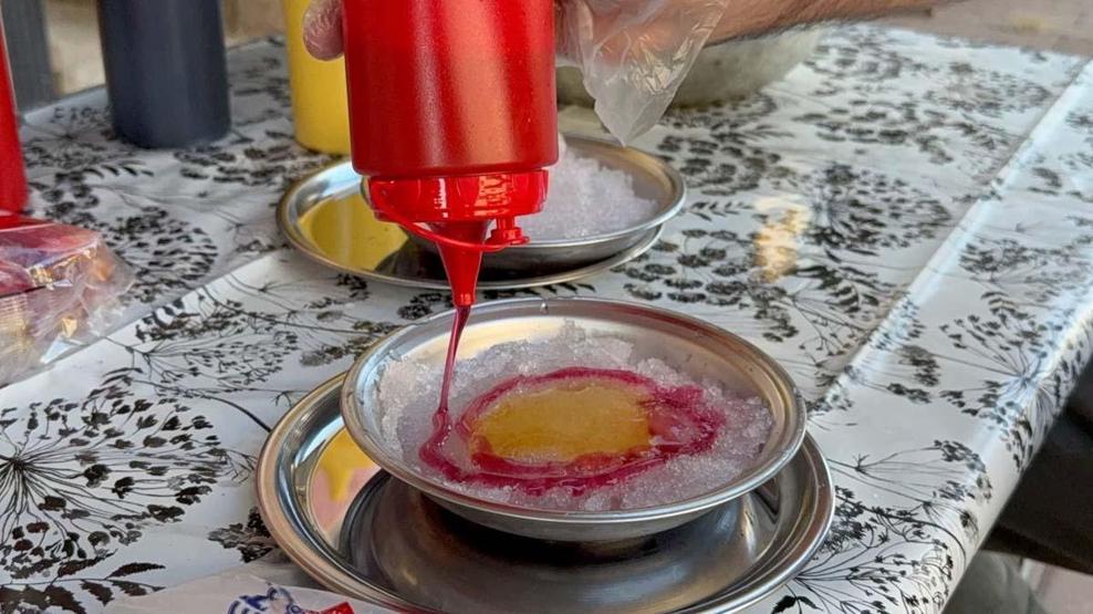 Dağdan kar getirip tatlandırdı, tabağını 50 TLden satmaya başladı