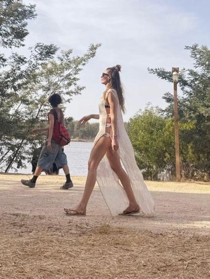 Kenan İmirzalıoğlunun güzeller güzeli eşi Sinem Kobaldan tatil paylaşımı: DENİZ KIZLARI DİYARI