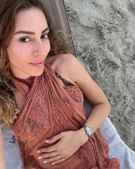 Kenan İmirzalıoğlunun güzeller güzeli eşi Sinem Kobaldan tatil paylaşımı: DENİZ KIZLARI DİYARI