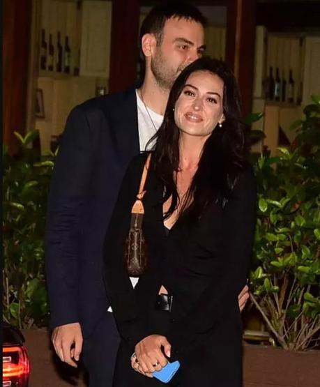 Esra Bilgiç ve Faruk Sabancıdan Romantik Paylaşım: Aşkları Dolu Dizgin Devam Ediyor