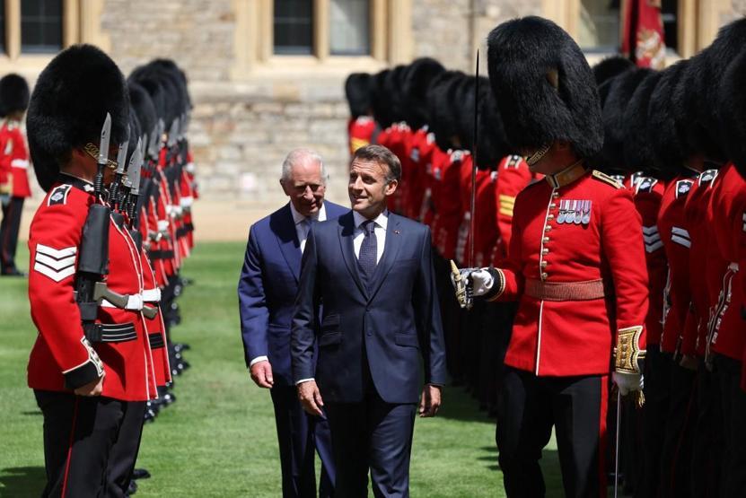 İngiltere’yi Karıştıran Görüntüler Tepki Yağdı: Macron’dan Windsor’da ‘Napolyon’ Yürüyüşü...