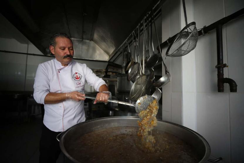 BEREKETİN SİMGESİ Dünyanın En Eski Tatlısı Olarak Biliniyor... Tarifi Yok Ancak Çok Önemli Bir Sırrı Var Ustası Lezzetli Aşurenin Püf Noktasını Açıkladı