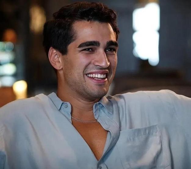 Yalı Çapkınının Feriti Mert Ramazan Demir yeni sevgilisi ile dudak dudağa Gören aynı şeyi söyledi: Afra Saraçoğlunun kopyası