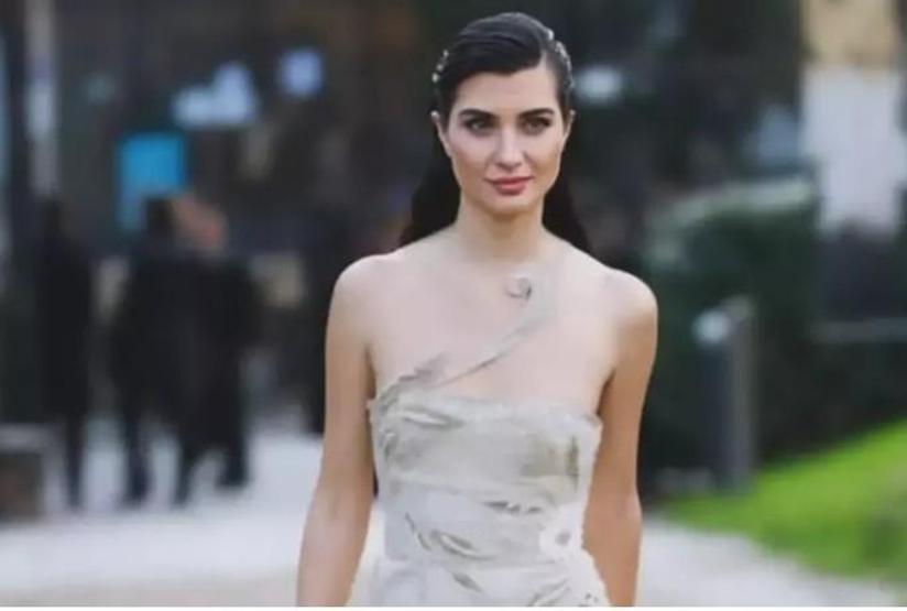 Tuba Büyüküstün’den Yaz Pozları: Paylaştığı Notla Dikkat Çekti