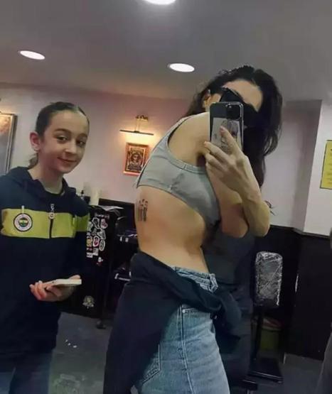 Ceren Benderlioğlu, Eşref Rüyanın Sezon Finalinin Ardından Fransa’da Tatilde