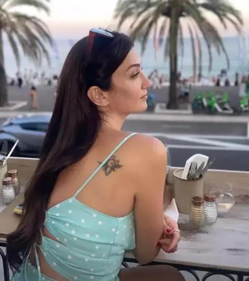 Ceren Benderlioğlu, Eşref Rüyanın Sezon Finalinin Ardından Fransa’da Tatilde