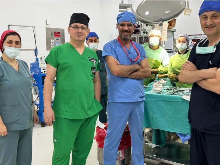 Karnında Şişkinlik Ve Ağrı Şikayetiyle Hastaneye Gitti Karaciğerinden 90 Santimetrelik Kedi-Köpek Kisti Çıkarıldı