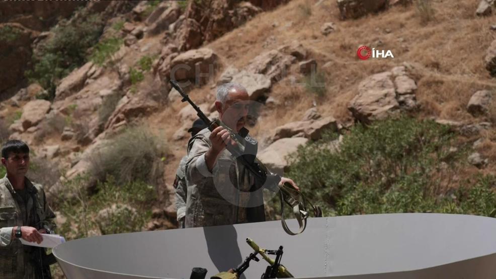 İşte kare kare o an: PKK silahları böyle yaktı