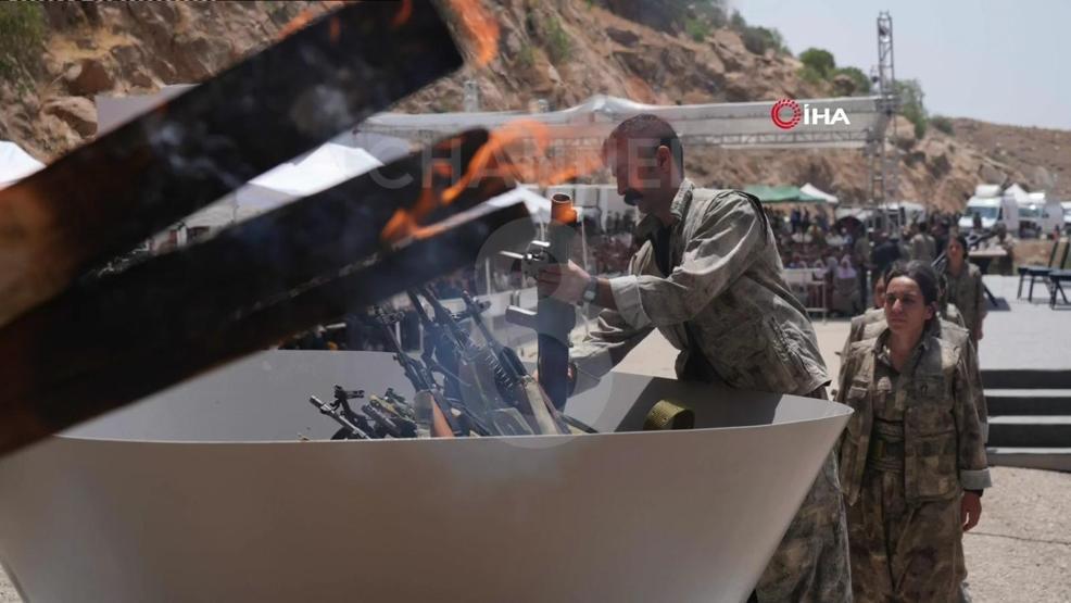 İşte kare kare o an: PKK silahları böyle yaktı