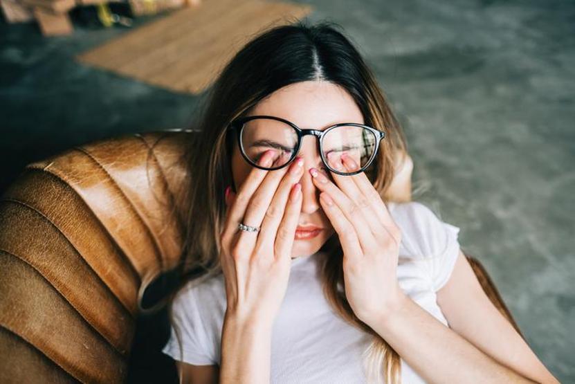 GÜNDEN GÜNE ARTAN UNUTKANLIĞA DİKKAT Bu belirtilerle kendini gösteriyor: Hatırlayamama, yorgunluk, halsizlik, depresyon, anksiyete...