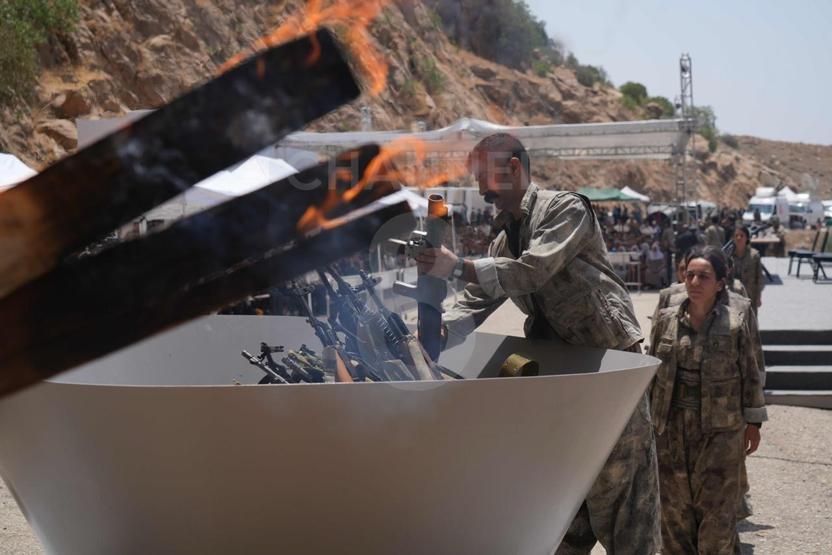 Terörsüz Türkiyede tarihi anlar: PKK silahlarını böyle yaktı