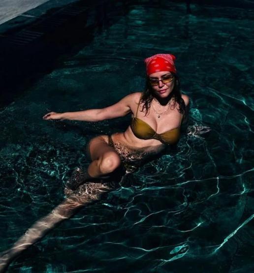 Ecem Karavus’tan Cesur Bikini Paylaşımı Yankı Uyandıran Tatil Pozları