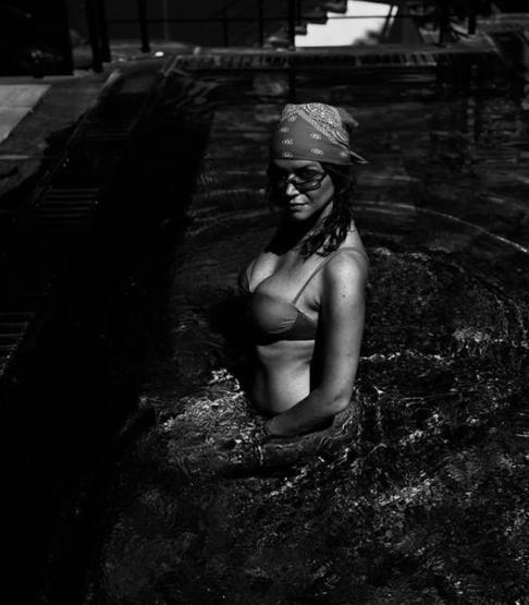 Ecem Karavus’tan Cesur Bikini Paylaşımı Yankı Uyandıran Tatil Pozları