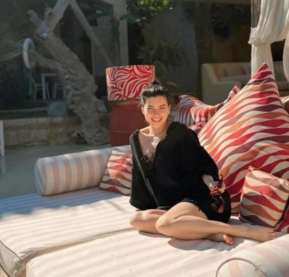 Merve Boluğurdan Cesur Tatil Pozları Bikinili Fotoğrafları Gündeme Oturdu