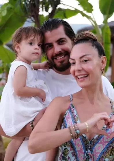 İMAJ YENİLEDİ Özge Özderin son hali şaşırttı: Çok yakışmış