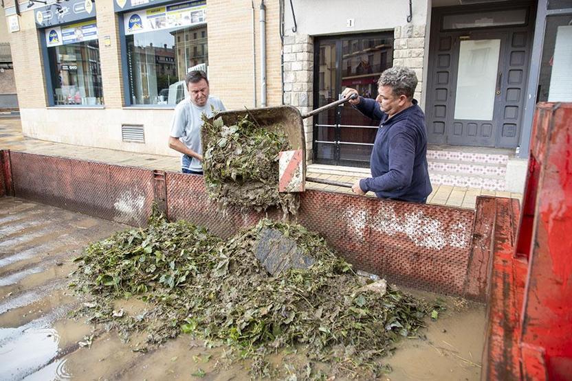 İspanyayı sel vurdu Araçlar yolda mahsur kaldı