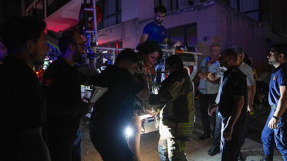 26 katlı binada yangın faciası: 1i bebek 3 kişi öldü