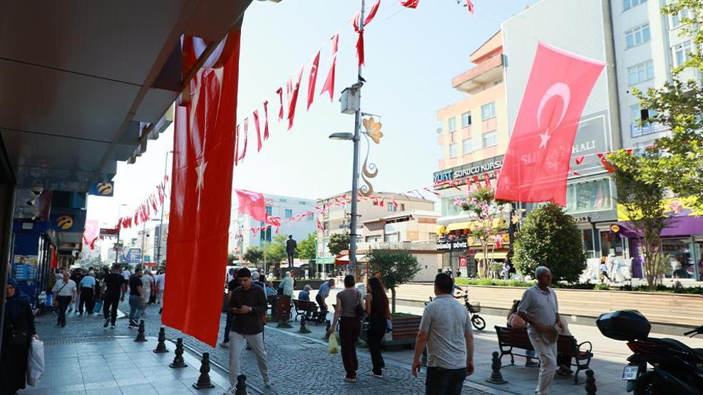 Cumhurbaşkanı Erdoğanın çağrısı sonrası Terörsüz Türkiyeye ay yıldızlı bayraklarla destek
