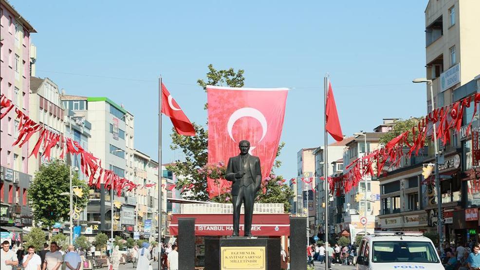 Cumhurbaşkanı Erdoğanın çağrısı sonrası Terörsüz Türkiyeye ay yıldızlı bayraklarla destek