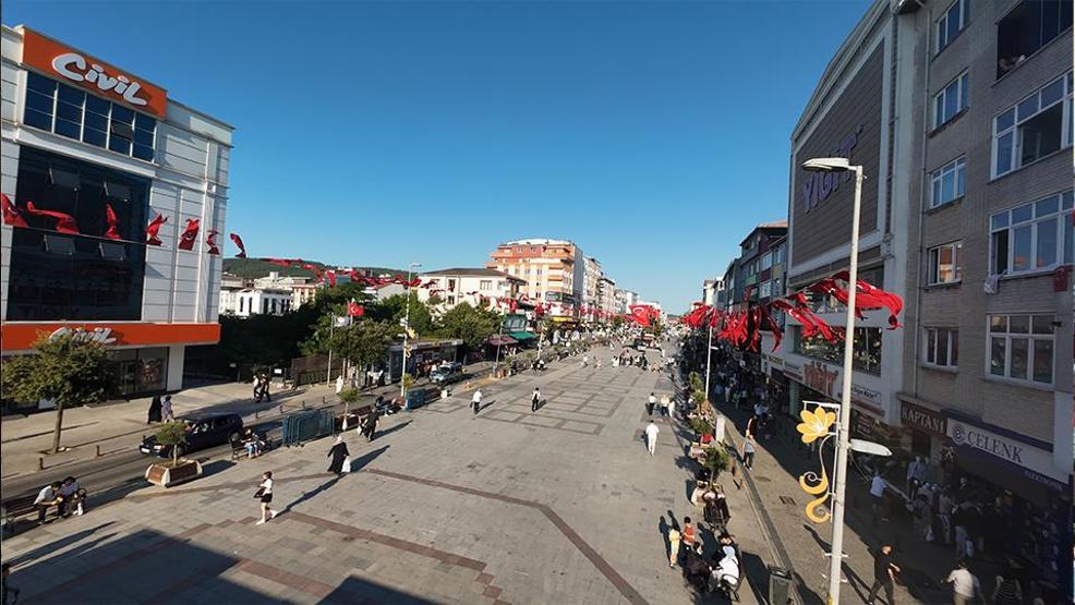 Cumhurbaşkanı Erdoğanın çağrısı sonrası Terörsüz Türkiyeye ay yıldızlı bayraklarla destek