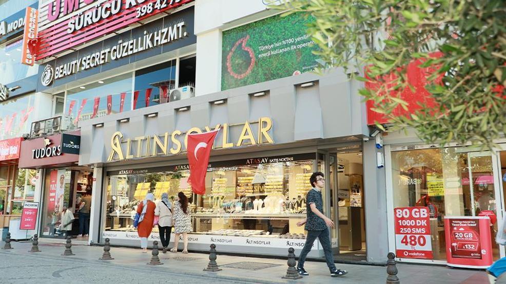 Cumhurbaşkanı Erdoğanın çağrısı sonrası Terörsüz Türkiyeye ay yıldızlı bayraklarla destek
