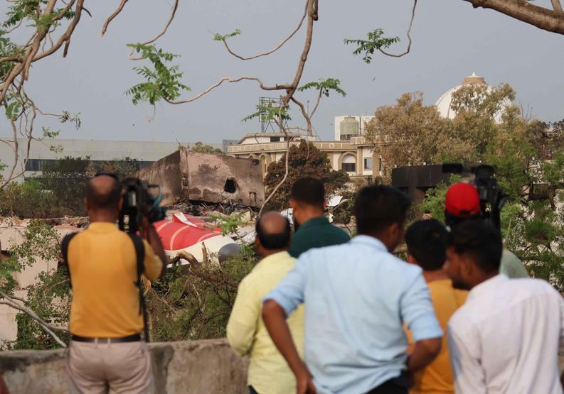 Hindistan’da 260 kişinin ölümüne neden olan uçak kazasının sebebi ne Ön raporla bir yanıt geldi, yeni soru işaretleri oluştu: Uzman isim teknik detaya dikkat çekti...